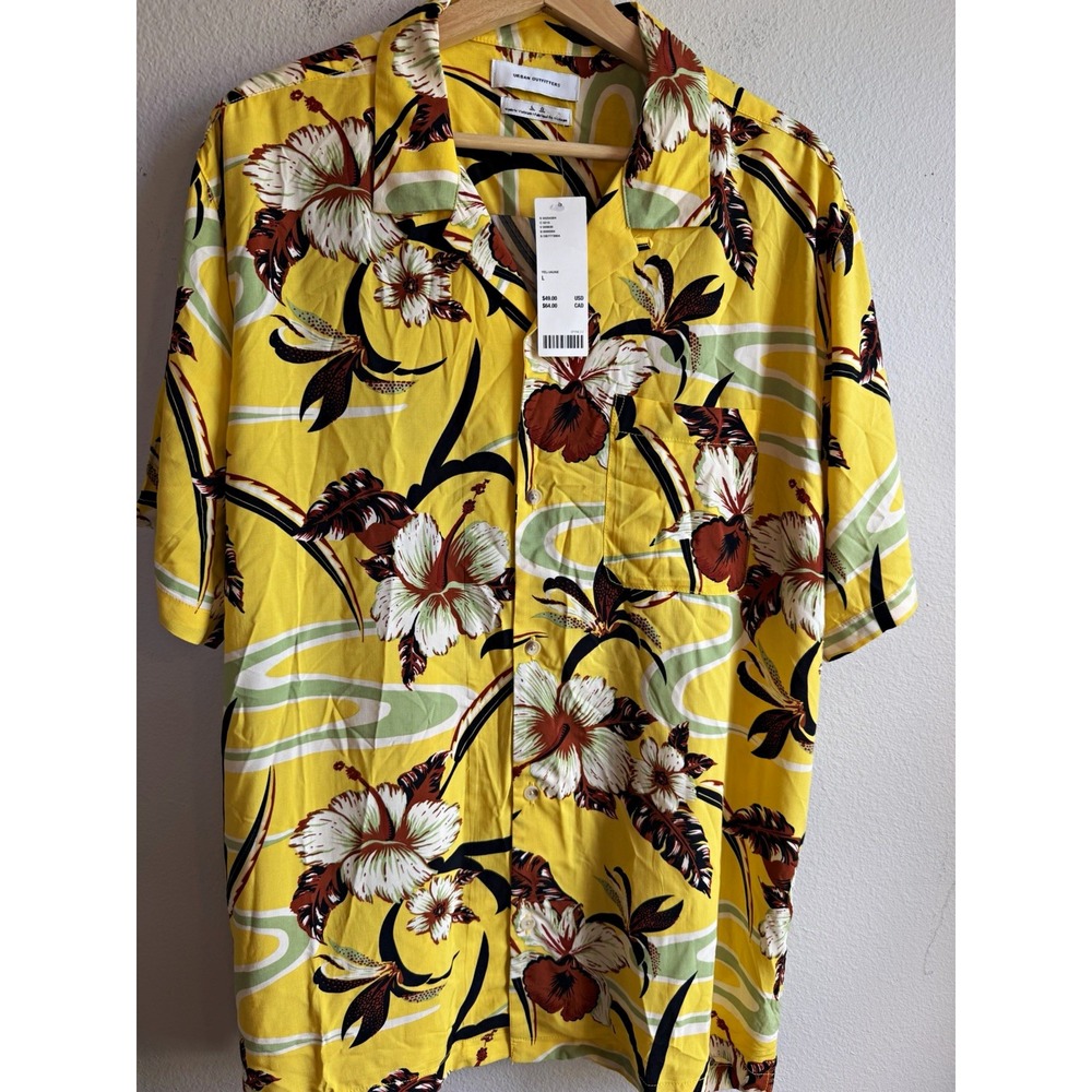 NWT Urban Outfitters Button Up Shirt Mens L Yellow Floral Short Sleeve Pockets